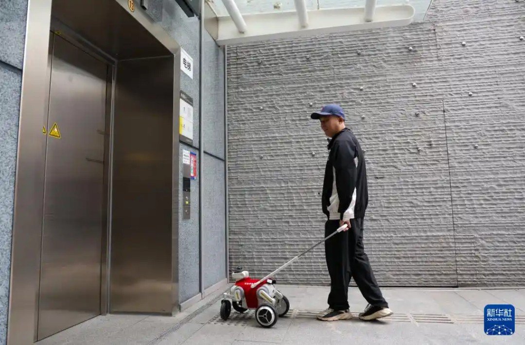 Shenzhen Metro Debuts World's First AI Robotic Guide Dog for Visually Impaired Passengers